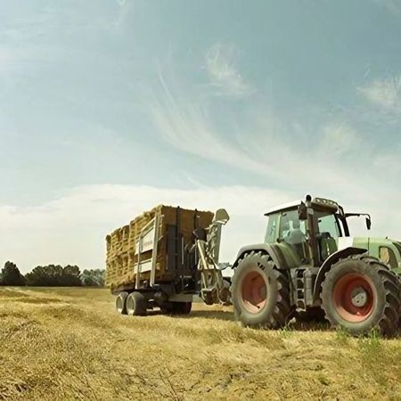 Traktor auf einem Feld