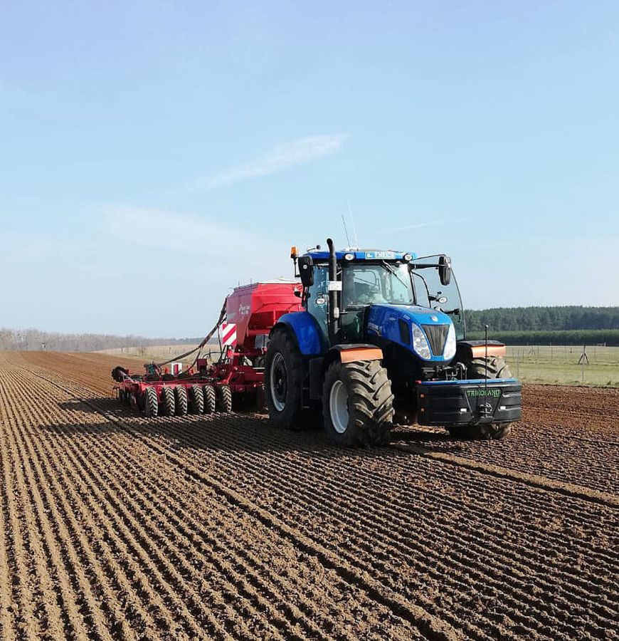 Traktor auf einem Feld