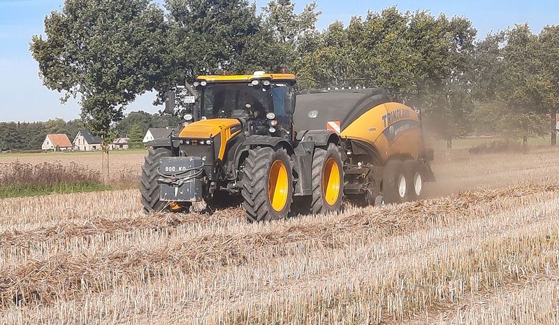 Traktor auf einem Feld